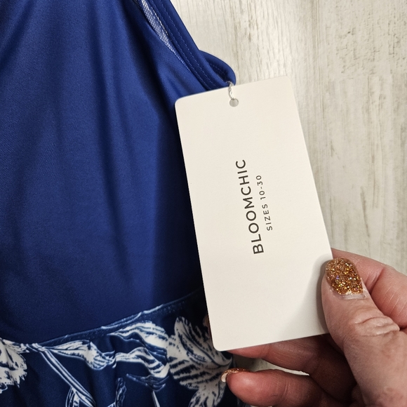 BloomChic Swim Women's Blue White Floral Tankini Top Swimsuit NWT Size 10 - Picture 3 of 9